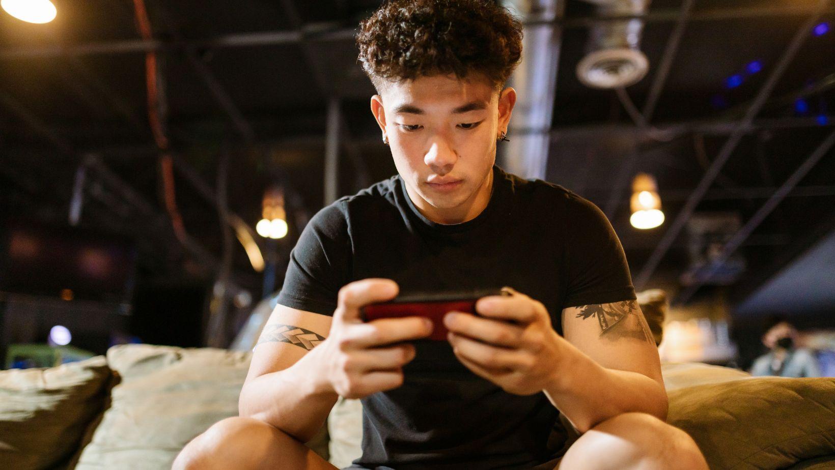 cyclic calendar frameworks, active user retention, mobile game engagement, game retention strategies, mobile gaming analytics, player engagement tools, retention rate improvement, game lifecycle management, user retention frameworks, mobile game hub